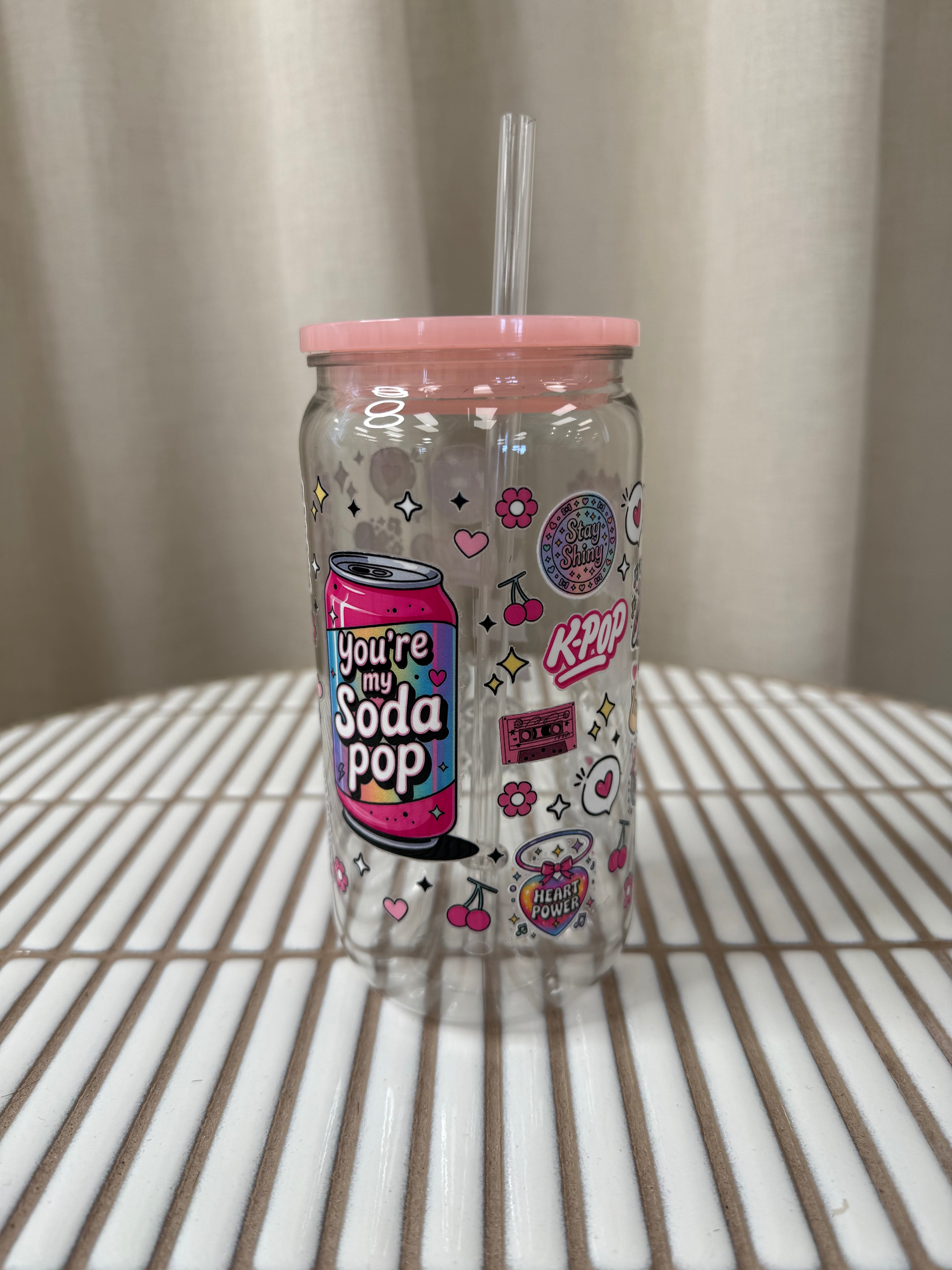 verre-decoratif-en-plastique-soda-pop